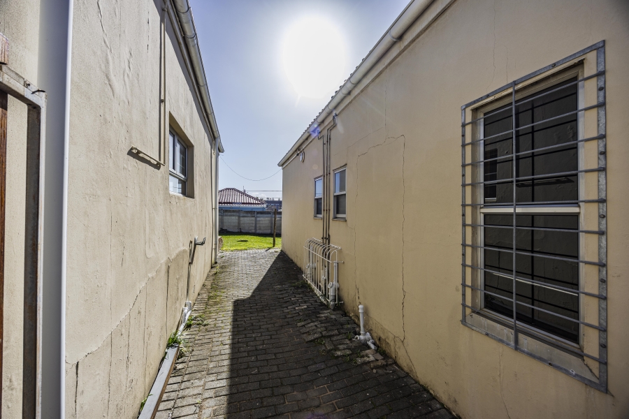 6 Bedroom Property for Sale in Quigney Eastern Cape